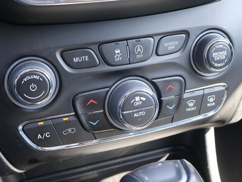 Used 2022 Jeep Cherokee Latitude Lux AWD/4WD image 27