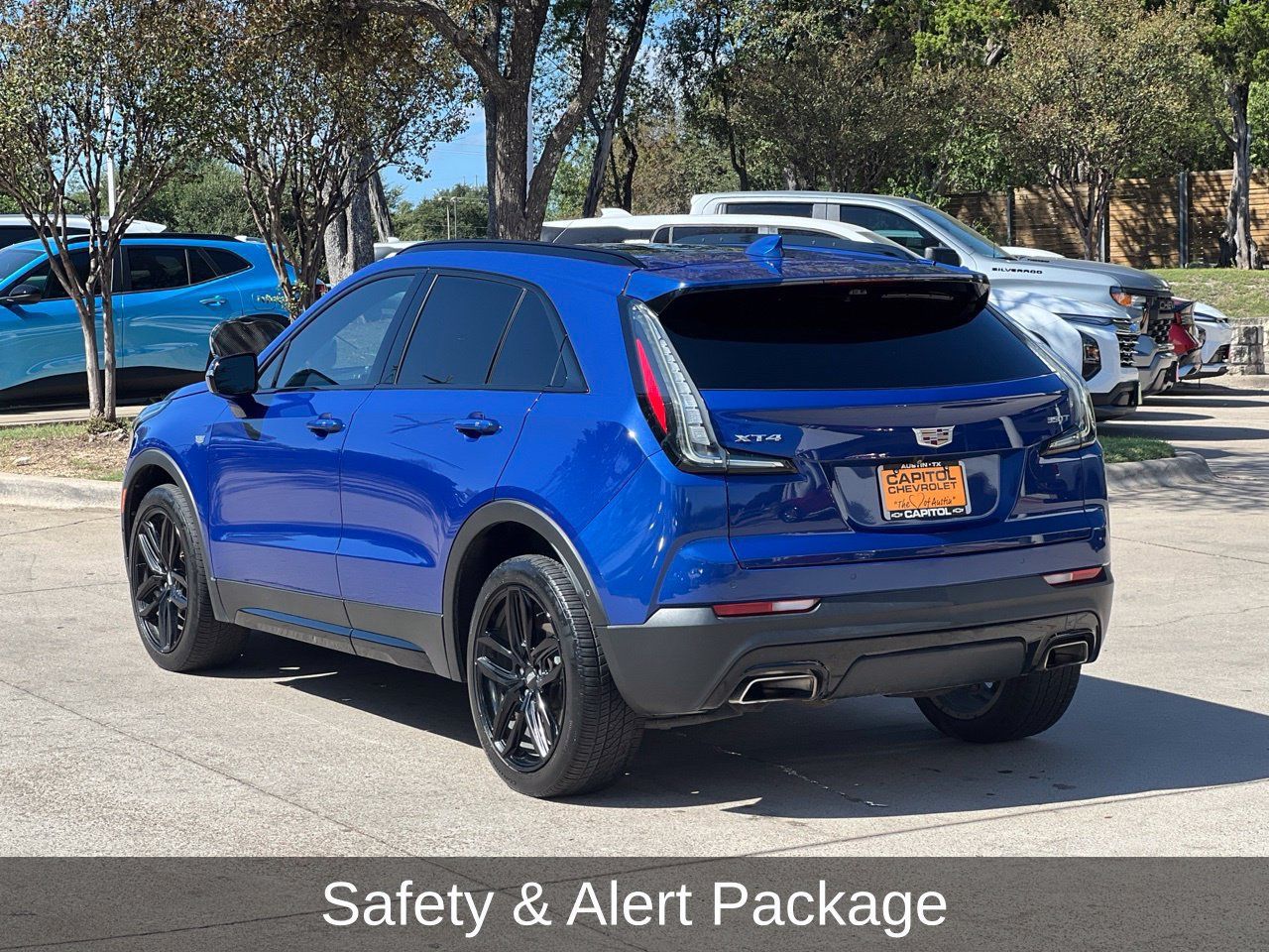 Used 2022 Cadillac XT4 Sport w/ Enhanced Visibility Package FWD image 3