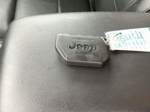 Used 2023 Jeep Wrangler Unlimited Sahara AWD/4WD image 11