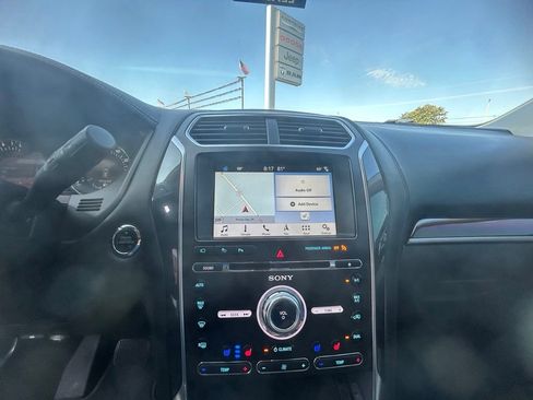 Used 2018 Ford Explorer Platinum AWD/4WD image 13
