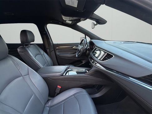 Used 2022 Buick Enclave Essence w/ Sport Touring Edition image 33