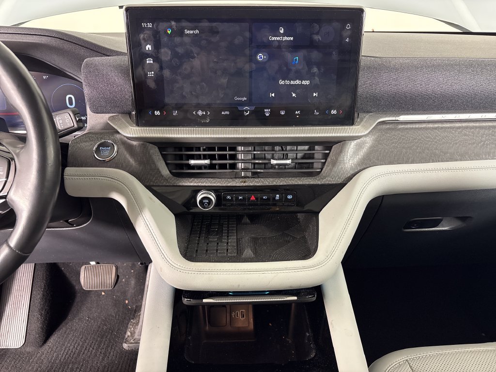 Used 2025 Ford Explorer Platinum w/ Ultimate Package AWD/4WD image 29
