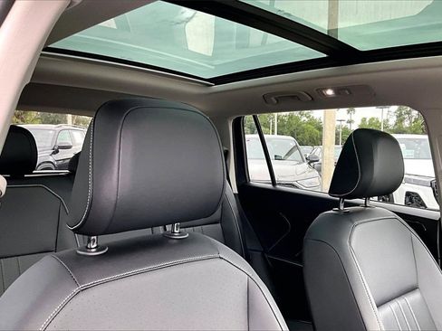 Certified 2024 Volkswagen Tiguan SE w/ Panoramic Sunroof Package image 22