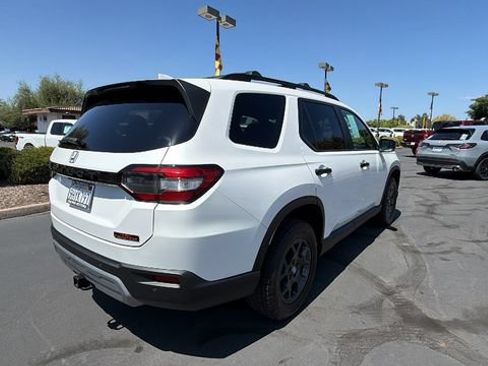 Used 2023 Honda Pilot TrailSport image 4