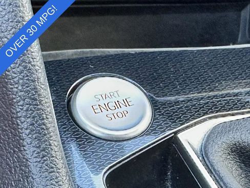 Used 2025 Volkswagen Taos SE image 11