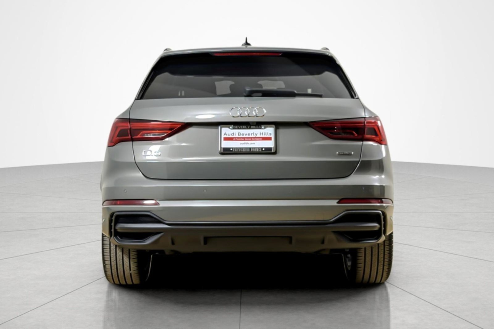 Used 2024 Audi Q3 2.0T Premium w/ Convenience Package AWD/4WD image 4