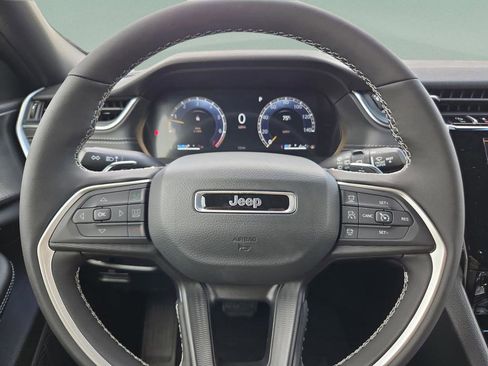New 2025 Jeep Grand Cherokee Altitude RWD image 22