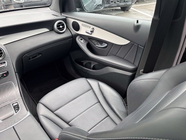 Used 2021 Mercedes-Benz GLC 300 4MATIC w/ AMG Line image 33