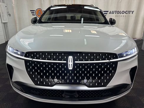 Used 2024 Lincoln Nautilus Reserve AWD/4WD image 3
