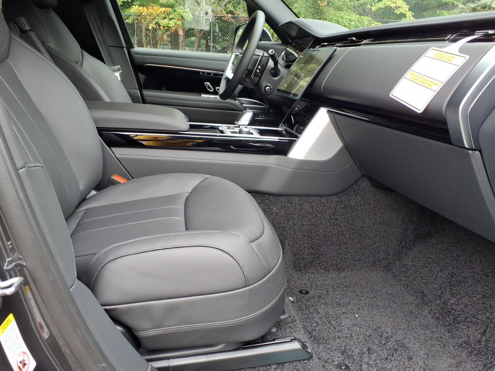 New 2027 Land Rover Range Rover Long Wheelbase SE AWD/4WD image 3