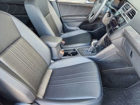 New 2024 Volkswagen Tiguan SE FWD image 10