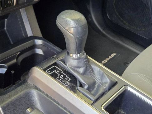 Used 2018 Toyota Tacoma SR5 RWD image 16