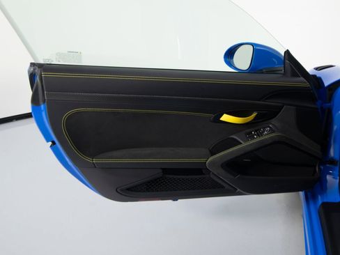 Certified 2025 Porsche 718 Cayman GT4 RS RWD image 19