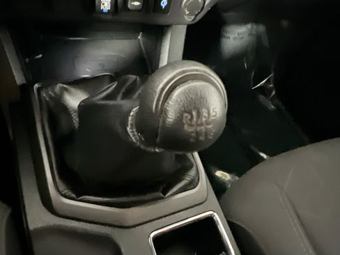 Used 2019 Toyota Tacoma TRD Sport AWD/4WD image 23