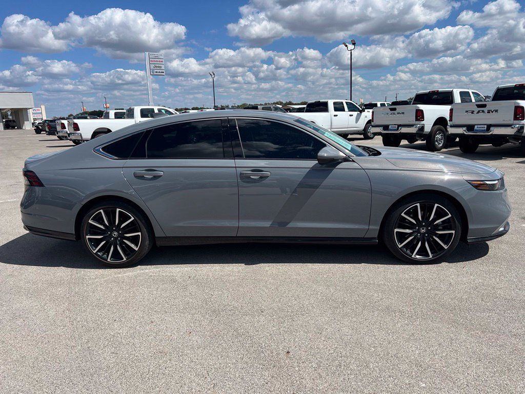 Used 2023 Honda Accord Touring image 8