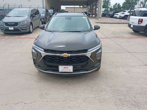 Used 2025 Chevrolet Trax LT w/ LT Convenience Package FWD image 5