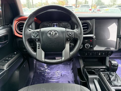 Used 2017 Toyota Tacoma TRD Sport image 16