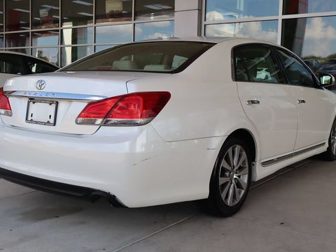 Used 2011 Toyota Avalon Limited FWD image 10