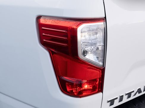 Used 2017 Nissan Titan S image 23