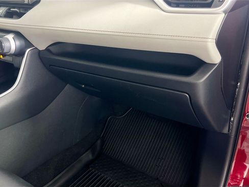 Used 2019 Toyota RAV4 XLE FWD image 34