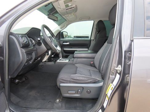 Used 2016 Toyota Tundra SR5 w/ SR5 Upgrade Package AWD/4WD image 25