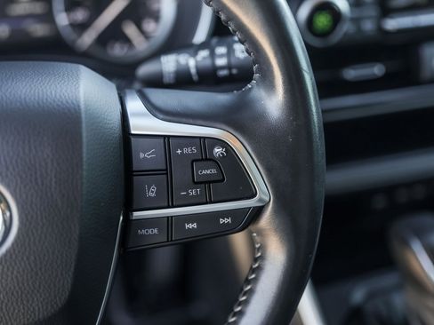 Used 2020 Toyota Highlander XLE image 13