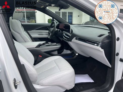 Used 2024 Cadillac Lyriq Luxury w/ LPO, Floor Liner Package AWD/4WD image 30