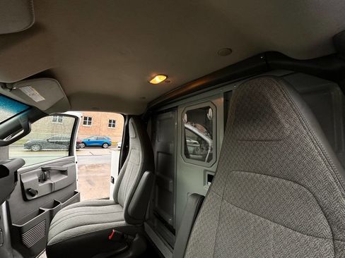 Used 2017 Chevrolet Express 3500 image 15