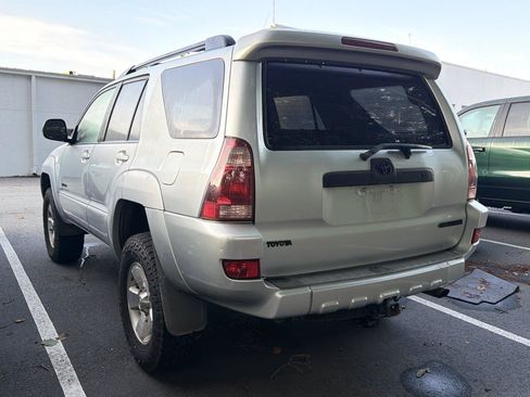 Used 2005 Toyota 4Runner SR5 AWD/4WD image 6