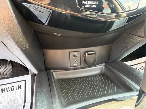 Used 2015 Nissan Rogue SV FWD image 21