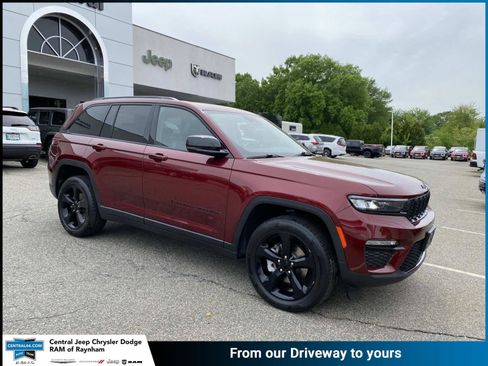 Certified 2023 Jeep Grand Cherokee Limited w/ Black Appearance Package AWD/4WD image 1