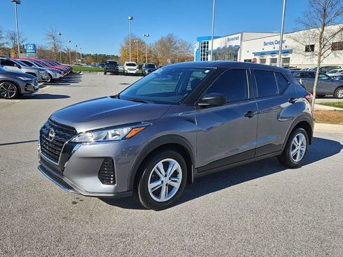 Used 2024 Nissan Kicks S image 3