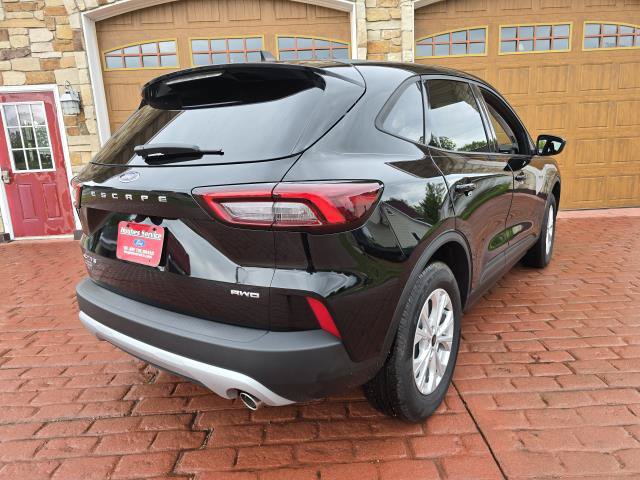 Used 2025 Ford Escape Active AWD/4WD image 3