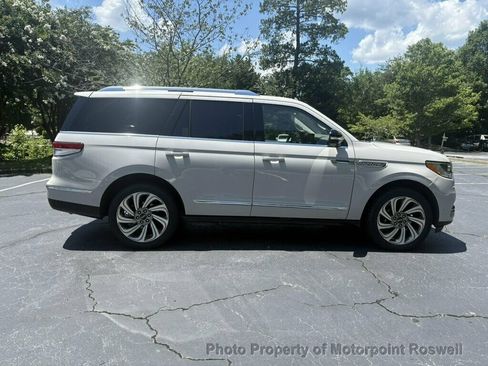 Used 2022 Lincoln Navigator Reserve AWD/4WD image 6