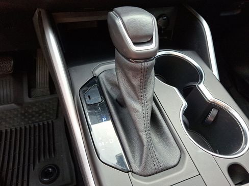 Used 2021 Toyota Highlander XLE image 22