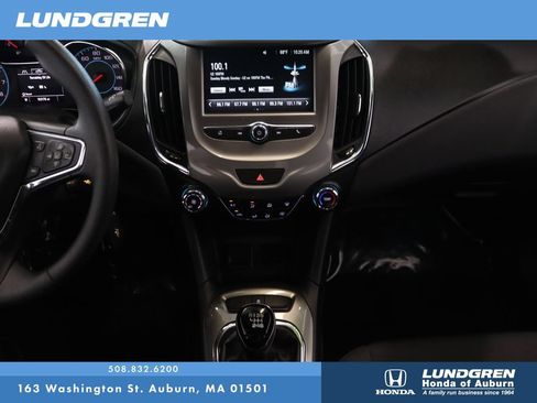 Used 2018 Chevrolet Cruze LT FWD image 19