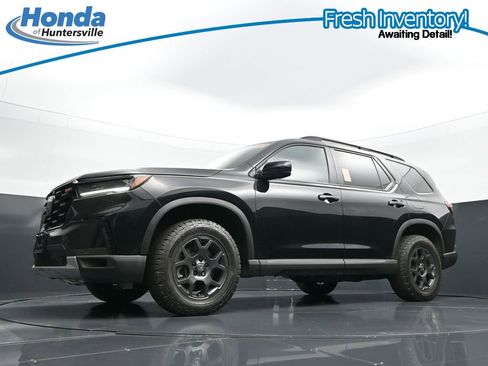 Used 2025 Honda Pilot TrailSport image 38