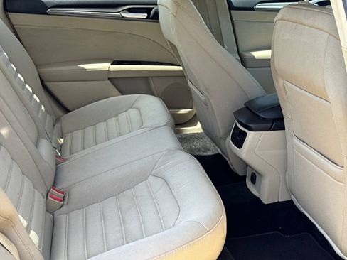 Used 2014 Ford Fusion SE FWD image 17