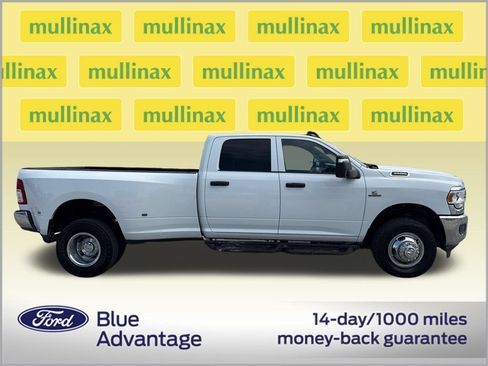 Used 2023 RAM 3500 Tradesman w/ Chrome Appearance Group AWD/4WD image 2