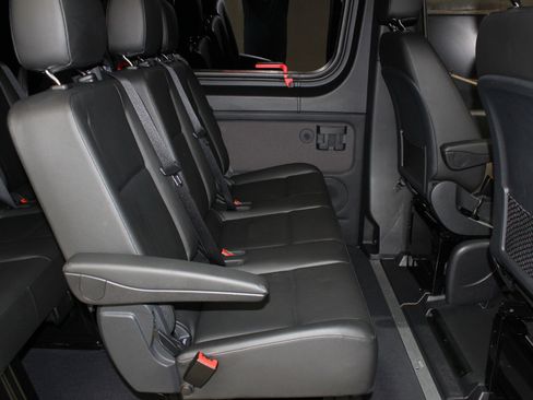 Used 2024 Mercedes-Benz Sprinter 2500 image 34