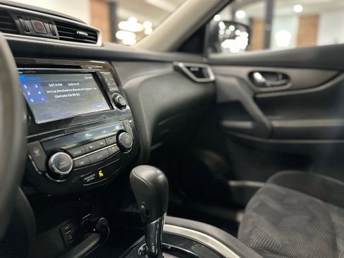 Used 2015 Nissan Rogue SV w/ SV Premium Package image 24