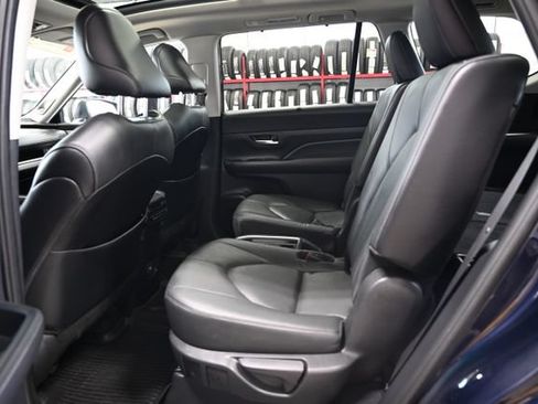 Certified 2024 Toyota Grand Highlander AWD image 12