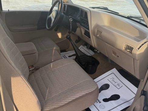Used 1994 Ford Ranger XLT image 11