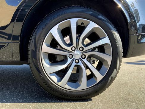 Used 2024 Land Rover Discovery Sport S image 10