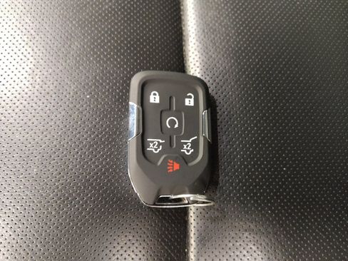 Used 2017 GMC Yukon SLT w/ Open Road Package AWD/4WD image 32