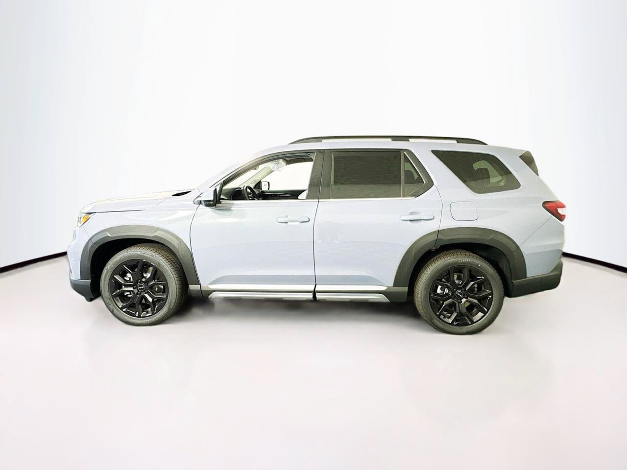 Used 2025 Honda Pilot Touring image 4