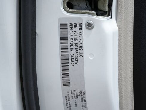 Used 2023 Chrysler Pacifica Touring-L FWD image 26
