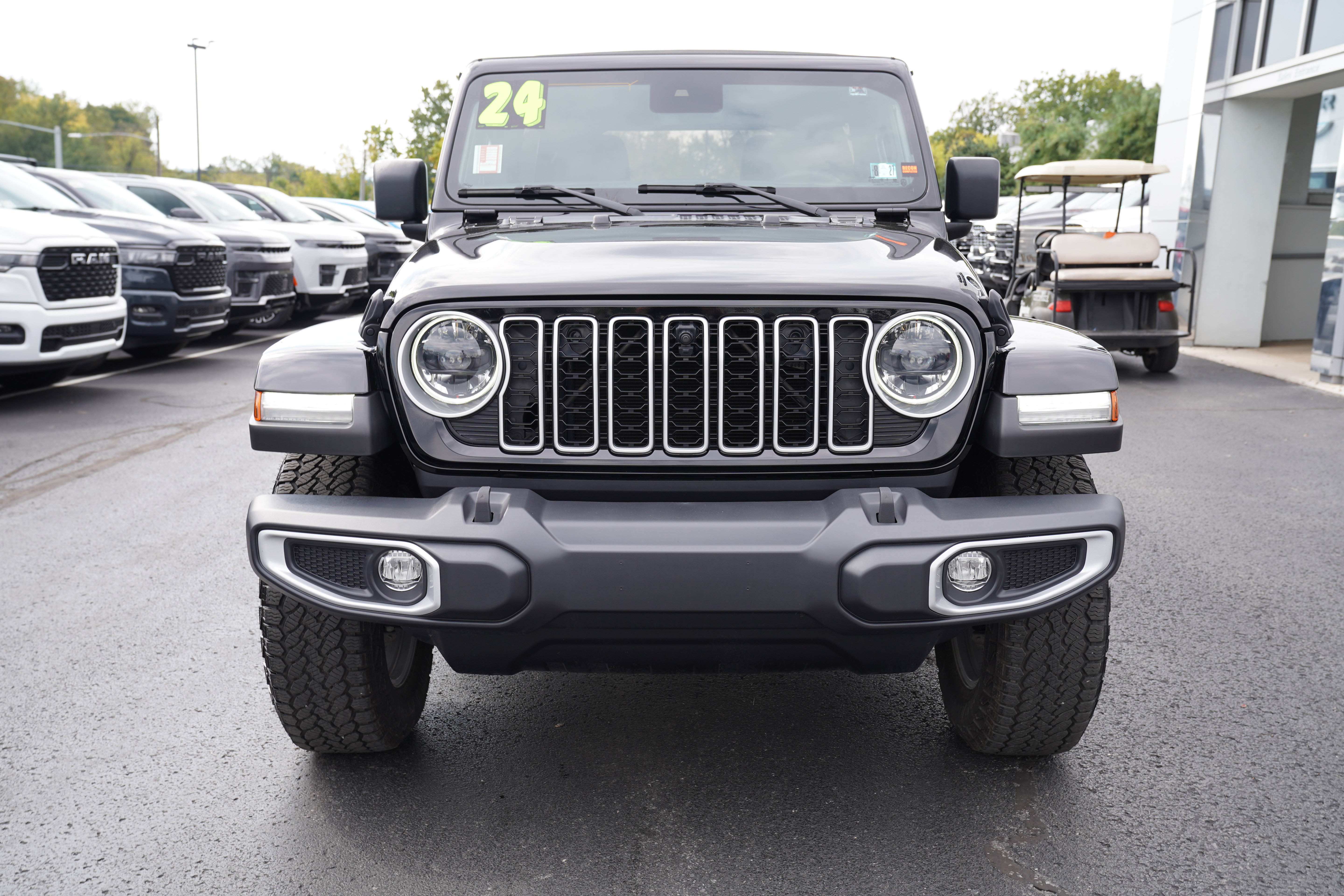 Used 2024 Jeep Wrangler Unlimited Sahara w/ Technology Group AWD/4WD image 10