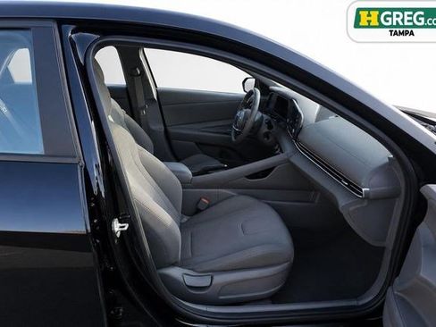Used 2024 Hyundai Elantra SE FWD image 13