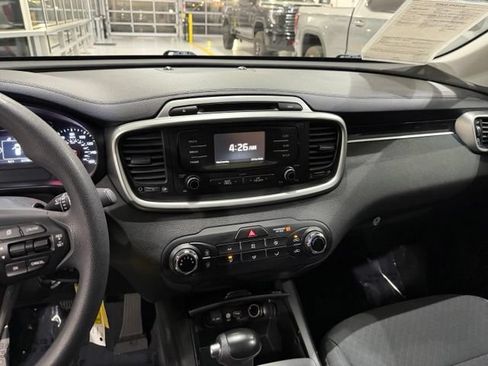Used 2017 Kia Sorento FWD image 19